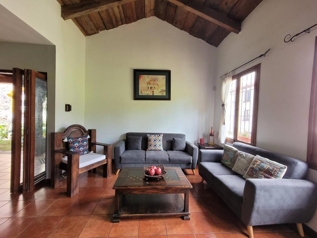 Amplia Casa Antigua Guatemala Con Pergola Y Jardin Villa Exteriör bild