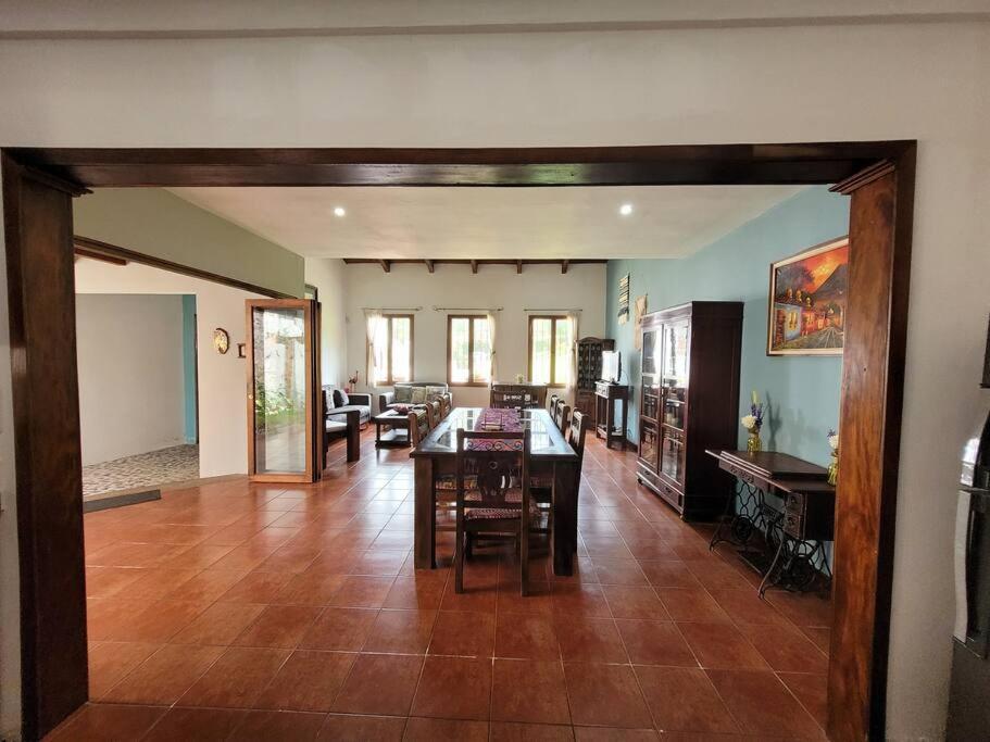 Amplia Casa Antigua Guatemala Con Pergola Y Jardin Villa Exteriör bild