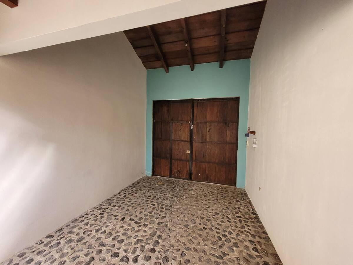 Amplia Casa Antigua Guatemala Con Pergola Y Jardin Villa Exteriör bild