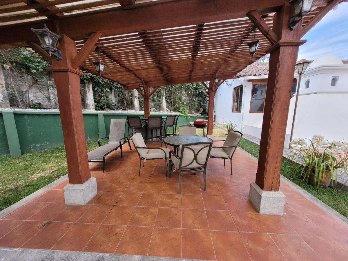 Amplia Casa Antigua Guatemala Con Pergola Y Jardin Villa Exteriör bild