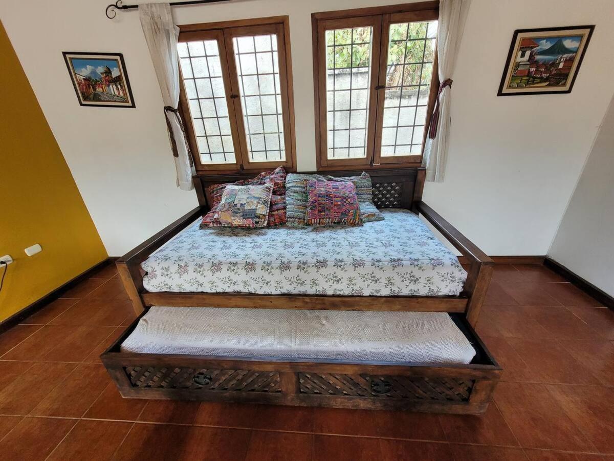 Amplia Casa Antigua Guatemala Con Pergola Y Jardin Villa Exteriör bild